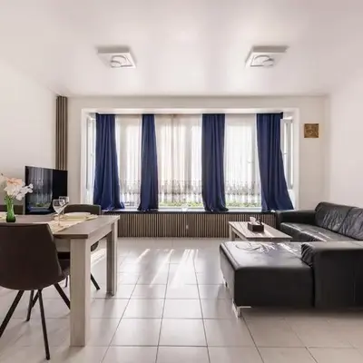 Antwerp Home Sweet Home 1 Double and 2 Single Beds