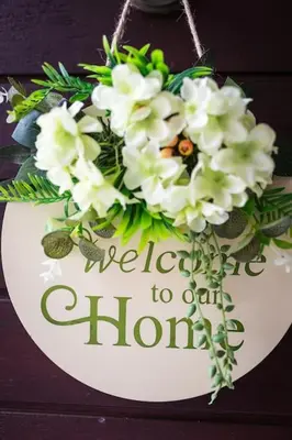 a sign that says welcome to our home with flowers at Résidence Orchidée in Zaventem