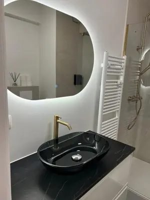 a bathroom with a black sink and a mirror at Studio 59 in Antwerp