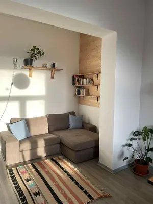 a living room with a couch and a rug at Appartement cozy à Saint-Gilles in Brussels