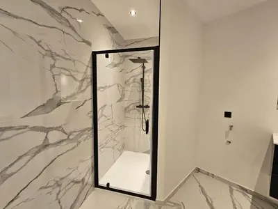 a bathroom with a shower with a mirror at Centre de Bruxelles Merveilleux ! in Brussels