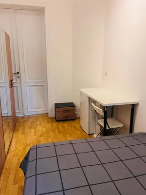 an empty room with a desk and a bed at Quarto da Nessa próximo a Louise in Brussels