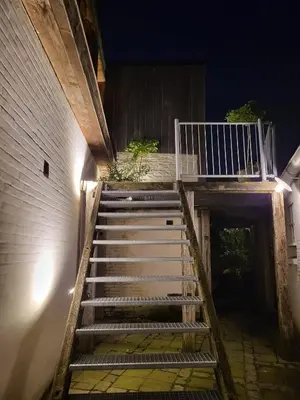 a staircase leading up to a building at night at Het Horzelend, oase van rust in een fietsparadijs in Retie