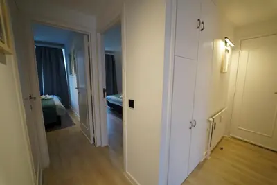 a hallway with a room with a bed and a closet at Skyway airport apartments in Zaventem