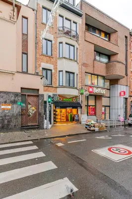 an empty street in front of a building at Le Joyau à Etterbeek in Brussels