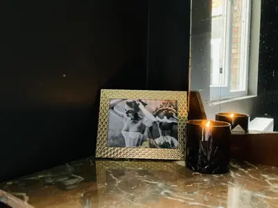 a picture on a counter with a candle and a picture at Living History - Suikernest in Antwerp