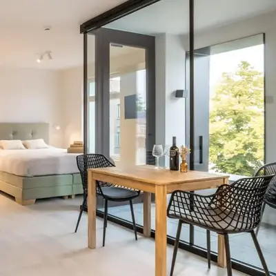 Mavue kamer met terras