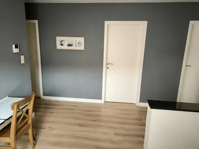 a room with a white door and a wooden floor at Vakantiewoning De Zilverberk in Geraardsbergen