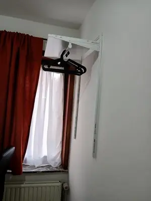 a room with a window with a curtain at Kamertje in Asse