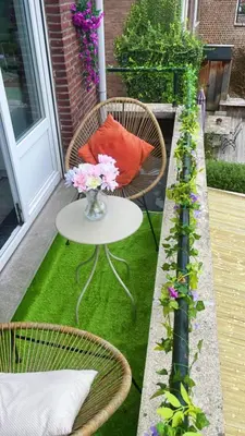 a patio with a table and chairs and flowers at Apartment near atomium with parking in Vilvoorde