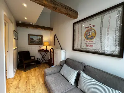 a living room with a couch and a picture on the wall at B&B Den Engel in Kortenberg