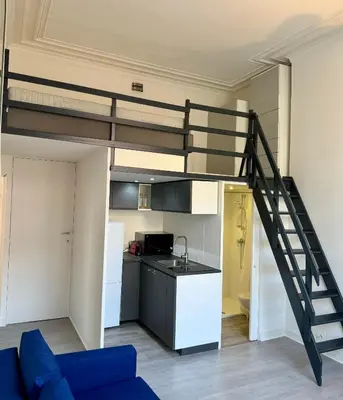 a living room with a loft bed and a kitchen at Studio avec chambre en mezzanine in Brussels