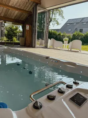 a swimming pool in the middle of a house at Kindvriendelijke vakantiewoning Happy Cow-ter in Belsele