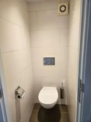 a small bathroom with a toilet in a stall at Urban Comfort Mechelen in Mechelen