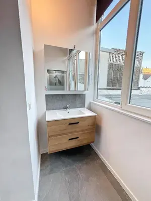 a bathroom with a sink and a window at Magnifique appartement une chambre in Brussels