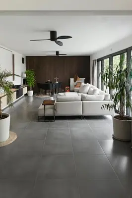 a living room with a white couch and a table at Maison Toulouse in Affligem