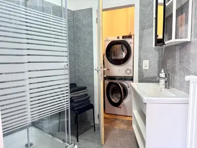a laundry room with a washing machine and a sink at Amerika Apartments in Antwerp