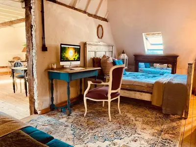 a bedroom with a bed and a desk with a computer at Mystic's Lodge in Antwerp
