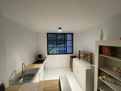 a small kitchen with a sink and a window at Appartement à proximité de Bruxelles in Meise