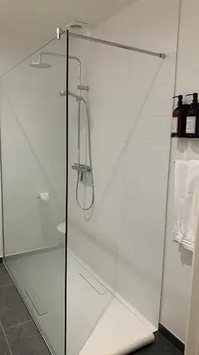 a glass shower stall in a bathroom at Boutique hotel-restaurant De Lindehoeve in Tessenderlo