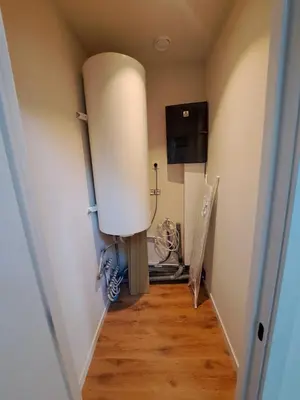 a hallway with a water tank in a room at Spacious, newly renovated loft - 107m2 in Sint-Niklaas