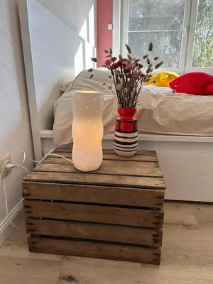 a table with two vases on top of a wooden box at 't Cravael in Meldert