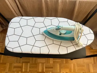 a cake with a machine on top of a floor at Appartement Brussels Expo in Strombeek-Bever