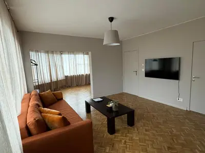 a living room with a couch and a coffee table at Appartement Brussels Expo in Strombeek-Bever