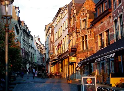 a city street with buildings and people walking down the street at Bruxelles centre petite chambre privée au Sablon ! in Brussels