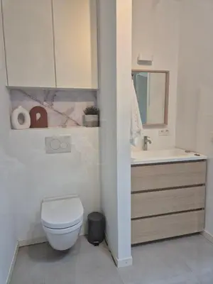 a bathroom with a toilet and a sink at Studio Herman met buitenterras in Kapellenbos, bij de Kalmthoutse Heide in Kapellen