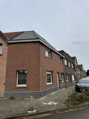 a brick building with a car parked in front of it at Centrally located house for six in Rumst