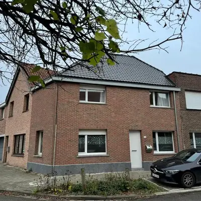 Centrally located house for six