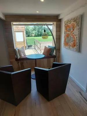 a room with a table and chairs and a window at Huis-Chalet aan Puyenbroeck in Wachtebeke