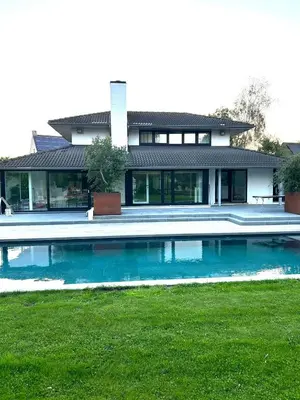 a house with a swimming pool in front of a house at B&B De Alffarhoeve in Hamme