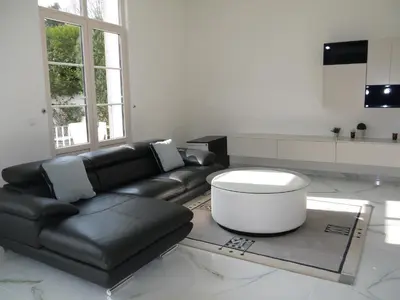 a living room with a black leather couch and a table at Luxury Apartments Arendshof in Antwerp
