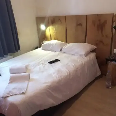 Midi 81 HOSTEL