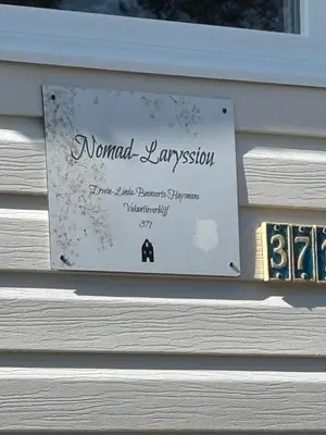 a sign on the side of a building at Nomad Laryssiou on camping GT Keiheuvel parcel 371 in Balen