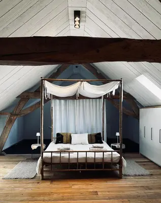 a bedroom with a canopy bed in a attic at English Bob in Bierbeek