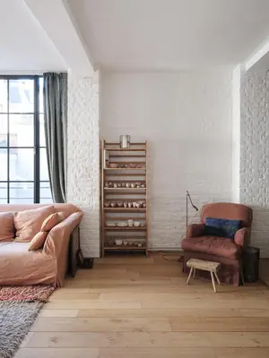 a living room with a couch and a chair at Brooklyn Five in Ghent