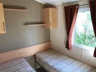 a small room with a bed and a window at Verblijfpark De Brem in Lille
