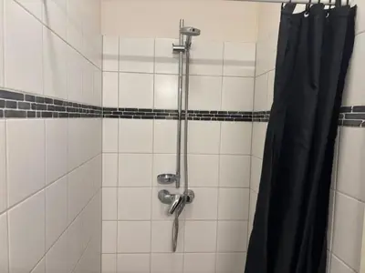 a shower with a black shower curtain in a bathroom at Appartement 3chambres en plein centre-ville in Brussels