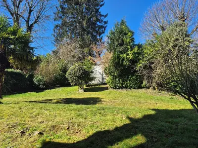 a yard with trees and grass with a blue sky at Résidence Souverain 94 in Brussels