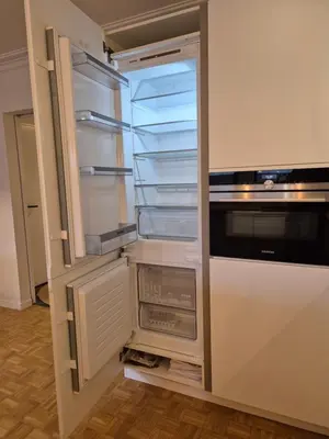 an empty refrigerator with its door open in a kitchen at Huis ALNA 8 in Mechelen