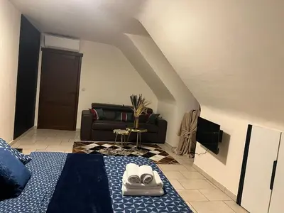 a living room with a bed and a couch at Villa op de hoek Rooms in Aalst