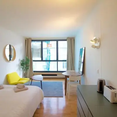 Beautiful and bright apt AvLouise