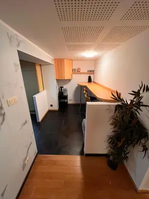 a small room with a kitchen and a table at Doppelzimmer im Herzen Brüssels in Brussels