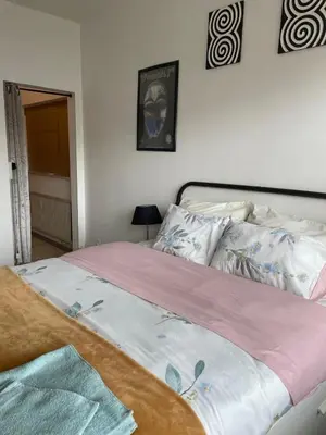 a bedroom with a bed with a pink blanket at JV House in Zellik