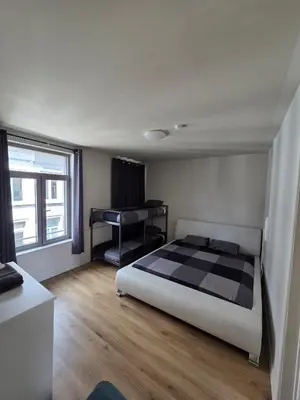 a bedroom with a bed and a desk with a keyboard at Apartamento en Gante in Ghent