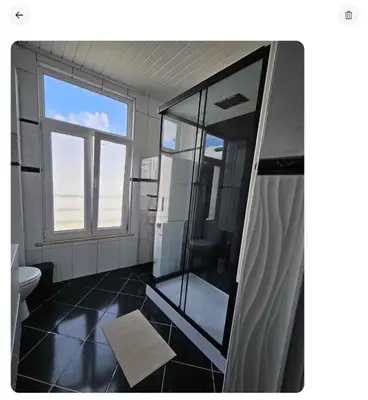 a bathroom with a glass shower and a toilet at Proche du Centre de Bruxelles appartement 5 personnes in Brussels