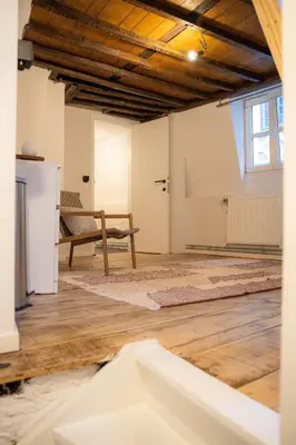 an empty room with a table and a bench in it at Royal Grand Place Loft in Brussels